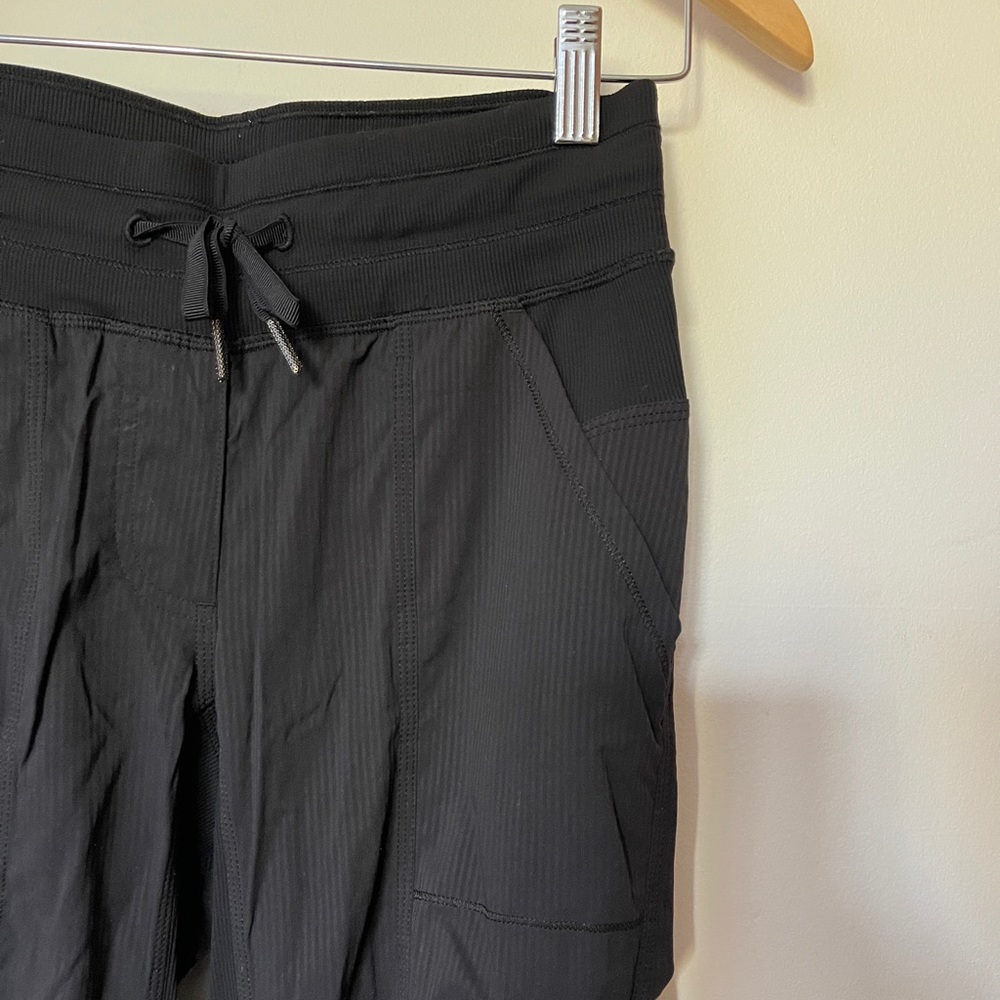 Lululemon Track Pant Joggers (black, size 4)